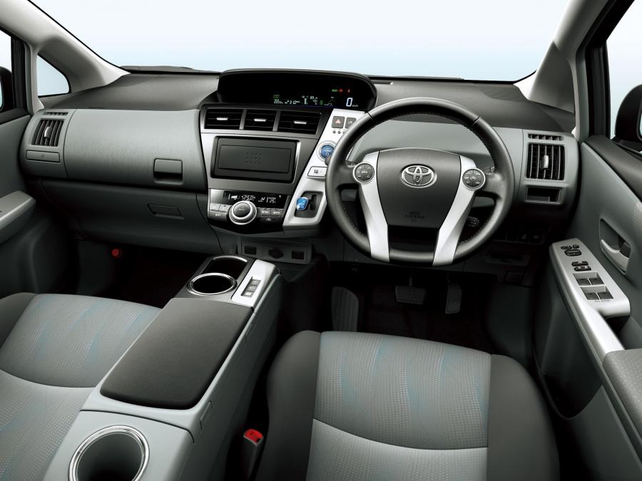  Toyota Prius MPV Alfa Touring Selection 2011 года  (фото 3 из 14)